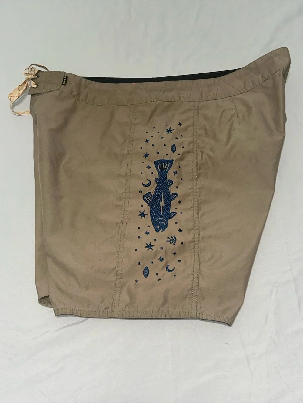 Howler Brothers Heed The Call Creative Creatures Mens 38 Embroidered Fish Shorts